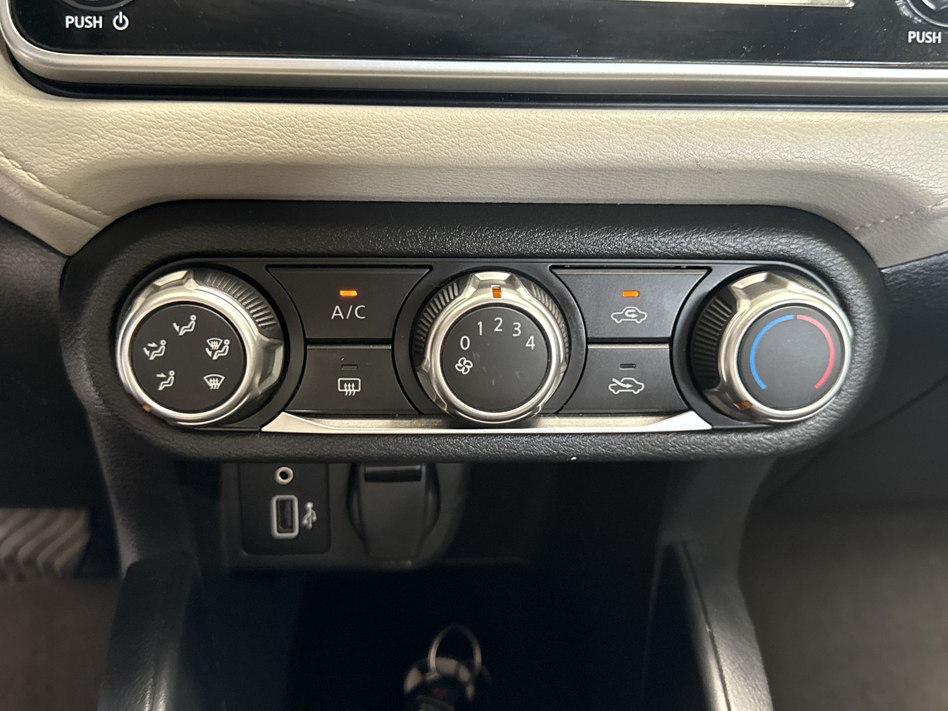 2022 Nissan VERSA ADVANCE CVT 22