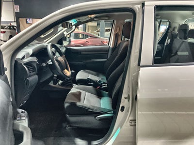 2021 Toyota HILUX D-CAB SR