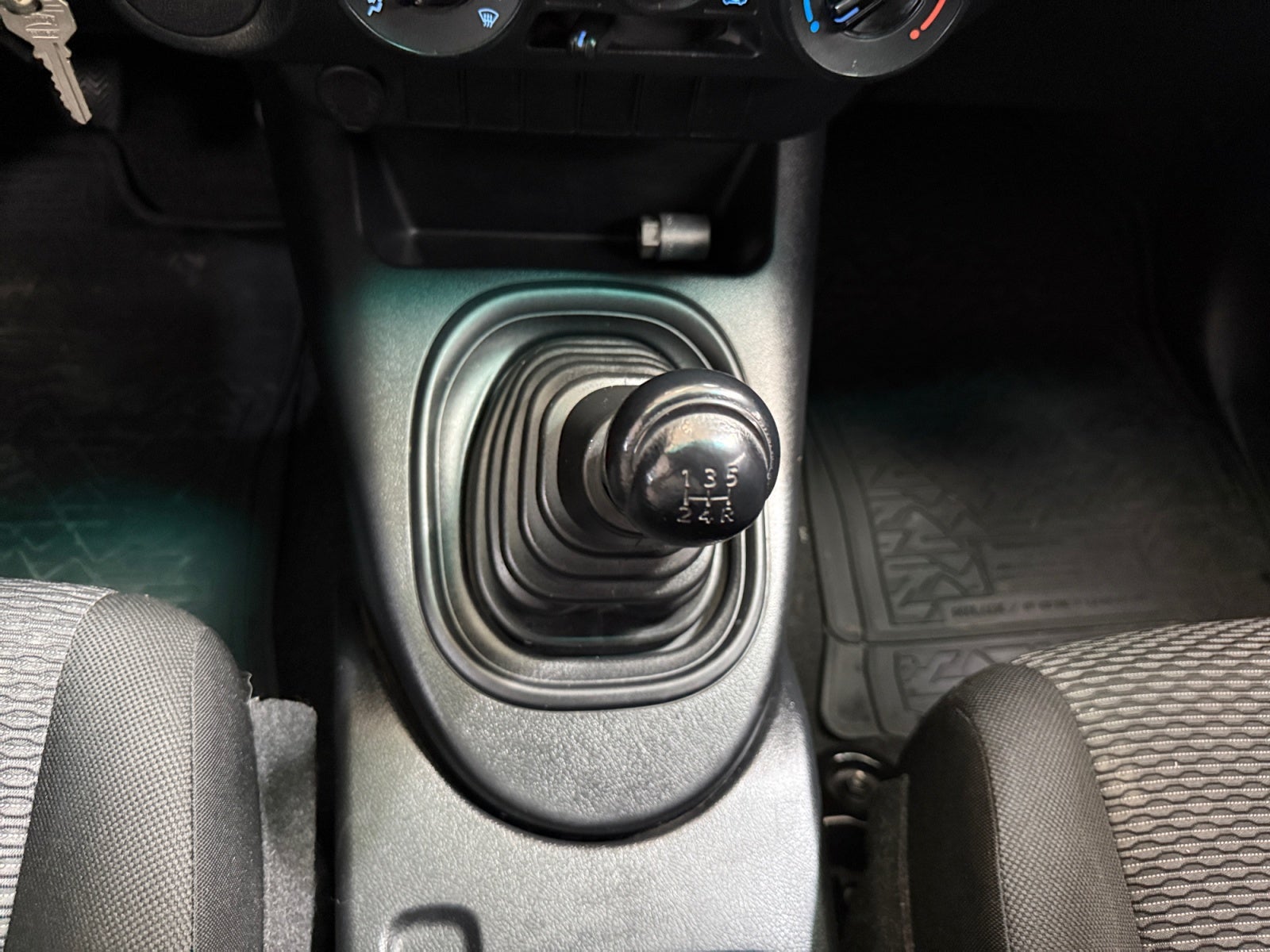 2019 Toyota HILUX 4X2 DOBLE CABINA SR