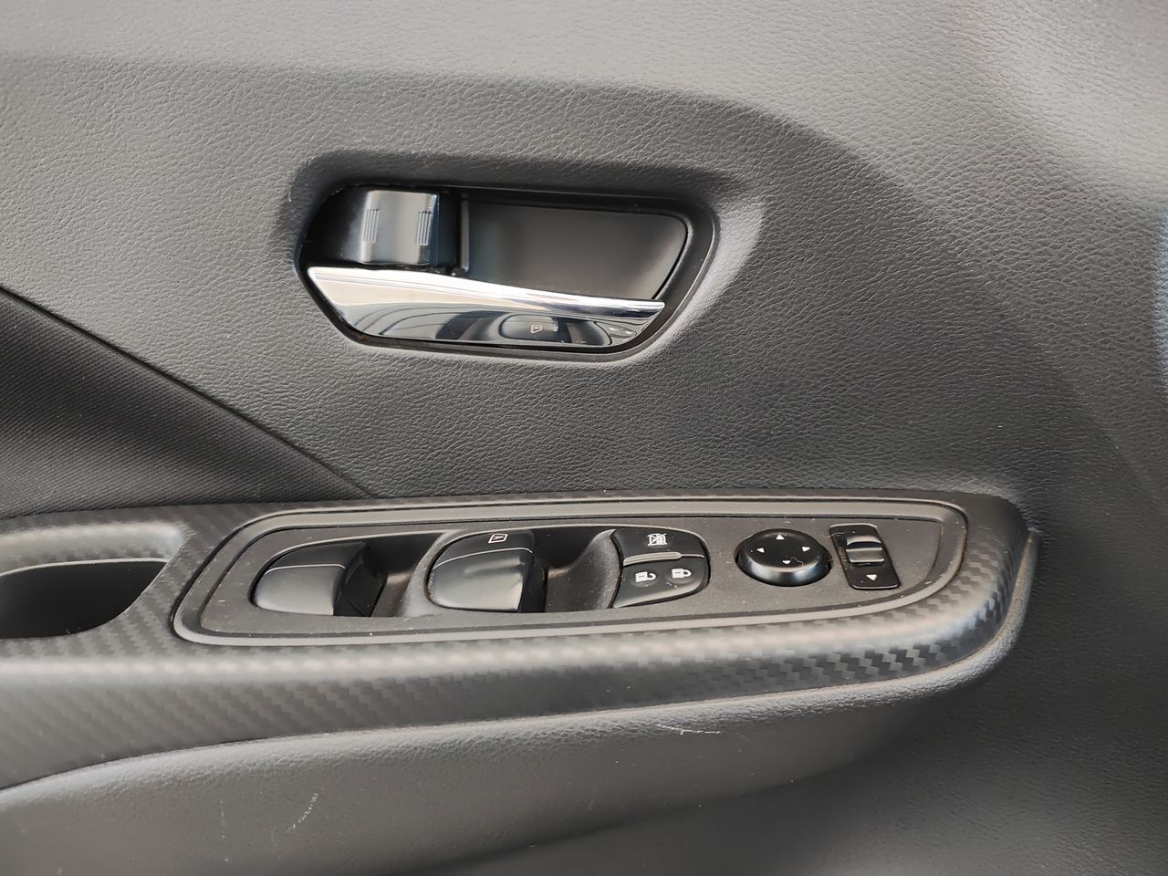 2021 Nissan VERSA ADVANCE MT 21