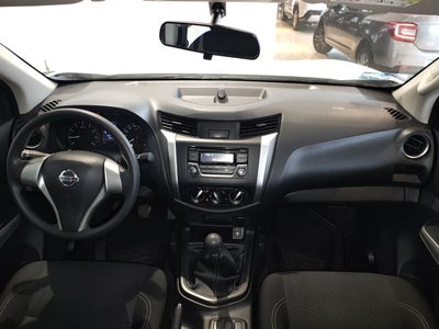 2020 Nissan NP300 DOBLE CABINA SE TM AC PAQ SEG 6VEL
