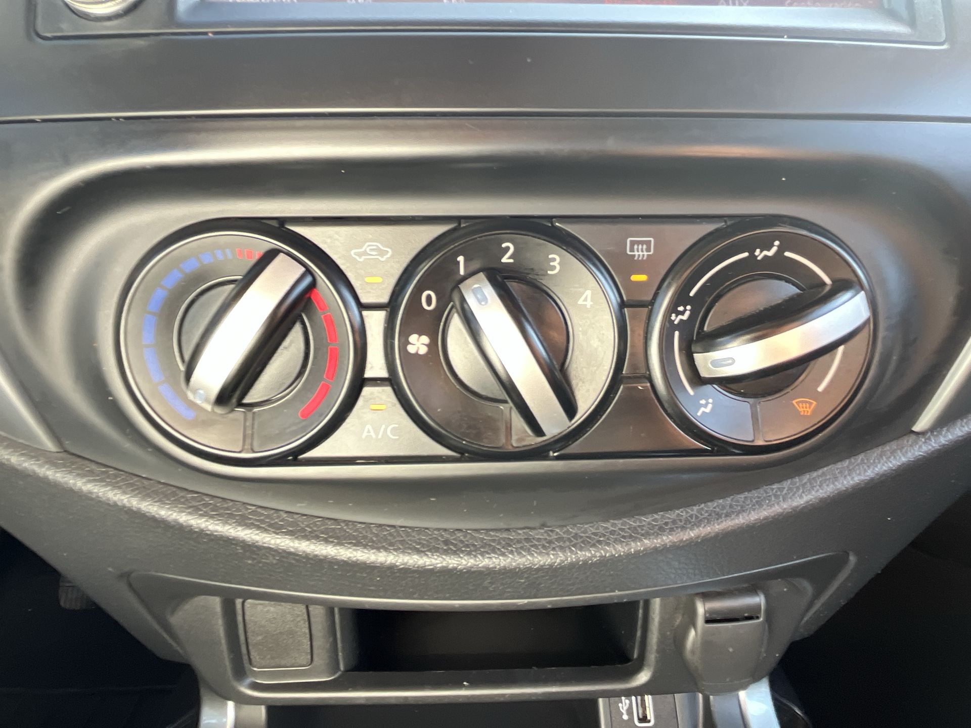 2023 Nissan FRONTIER LE TM 23