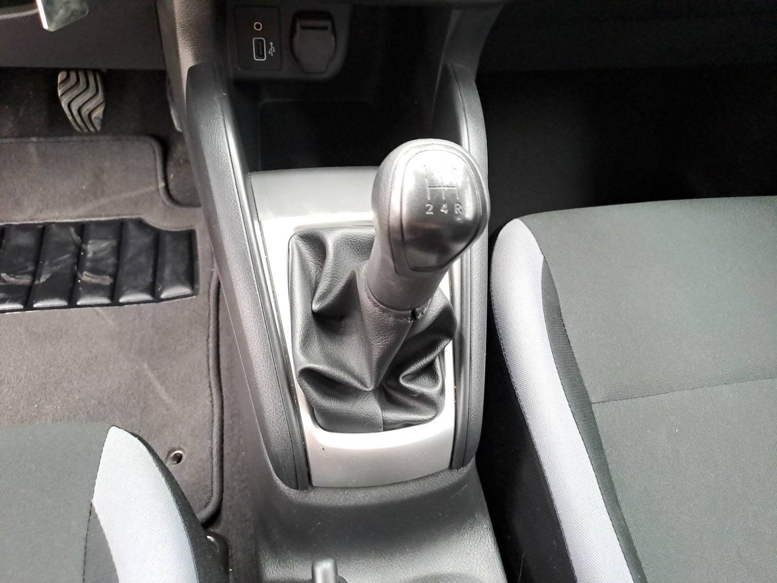 2025 Nissan VERSA SENSE MT 25
