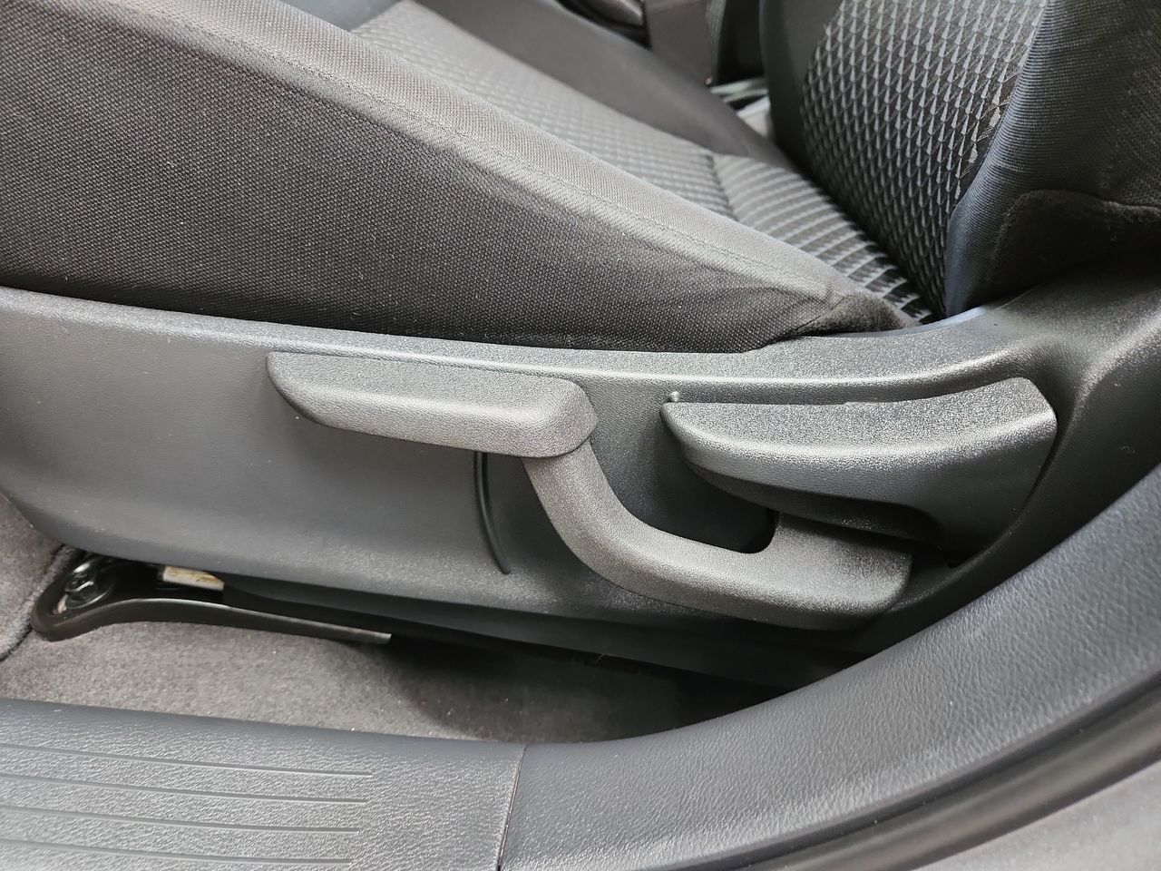 2021 Nissan VERSA SENSE MT 21