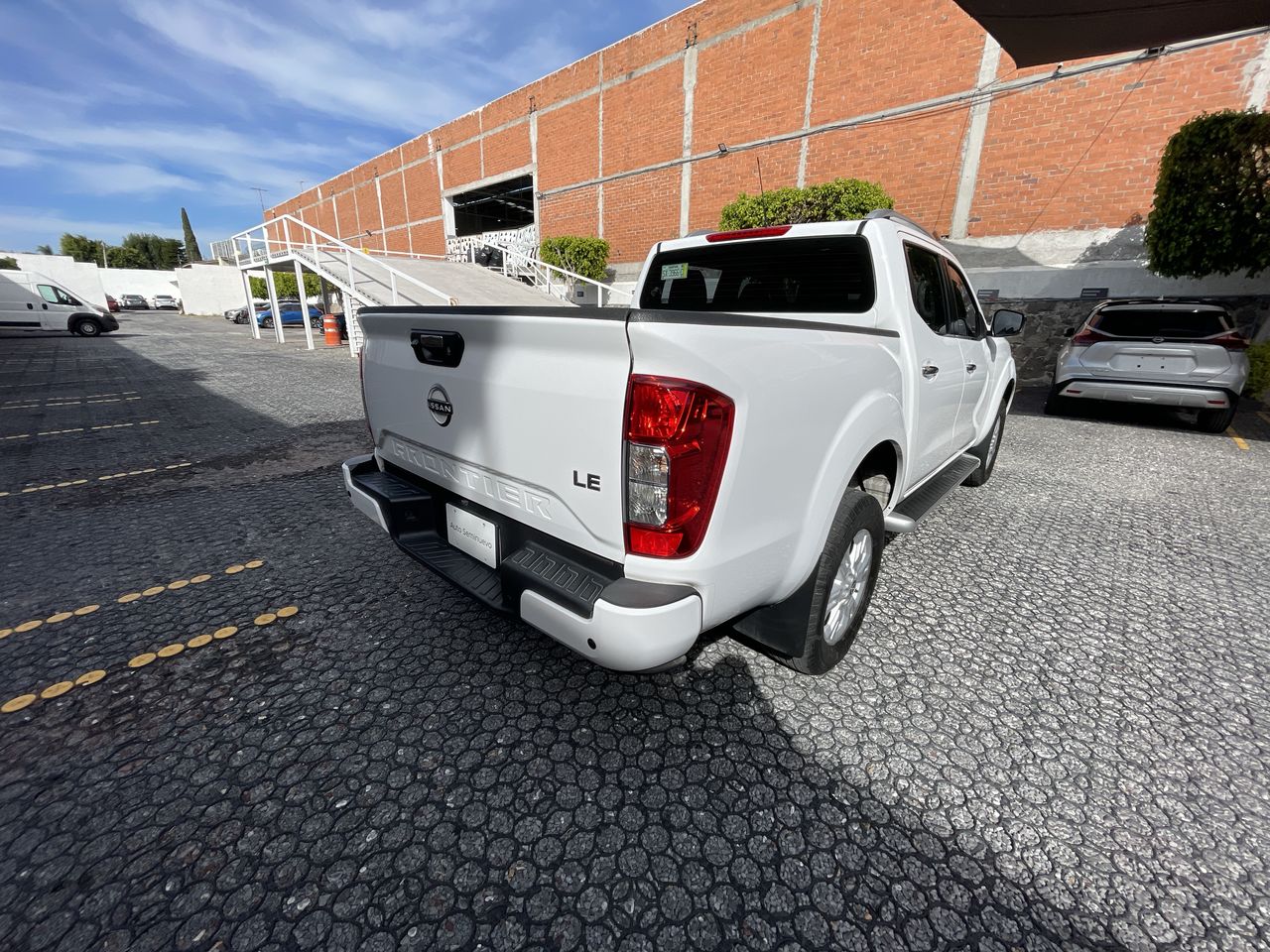 2023 Nissan FRONTIER LE TM 23