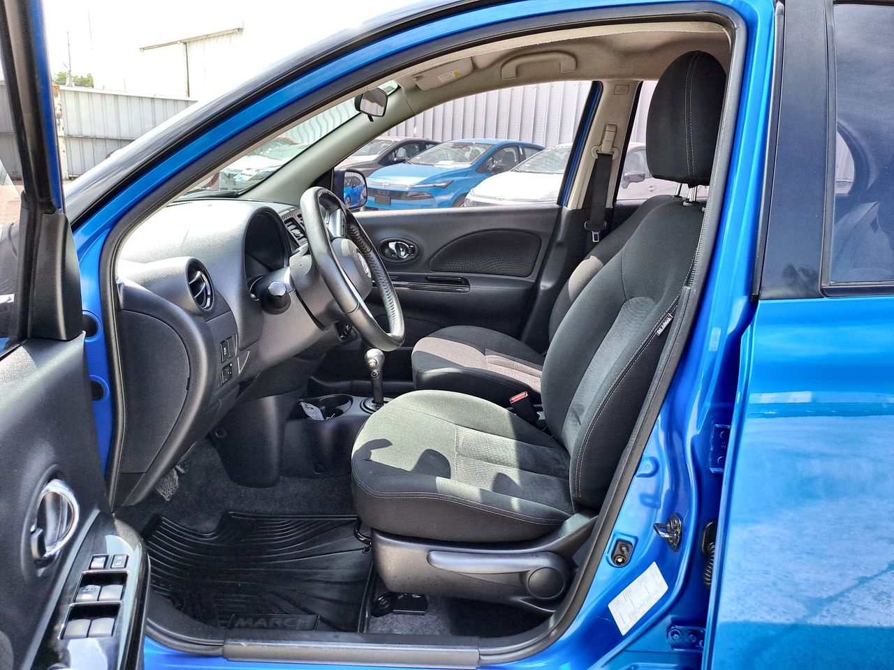 2023 Nissan MARCH EXCLUSIVE TA BI-TONO 23