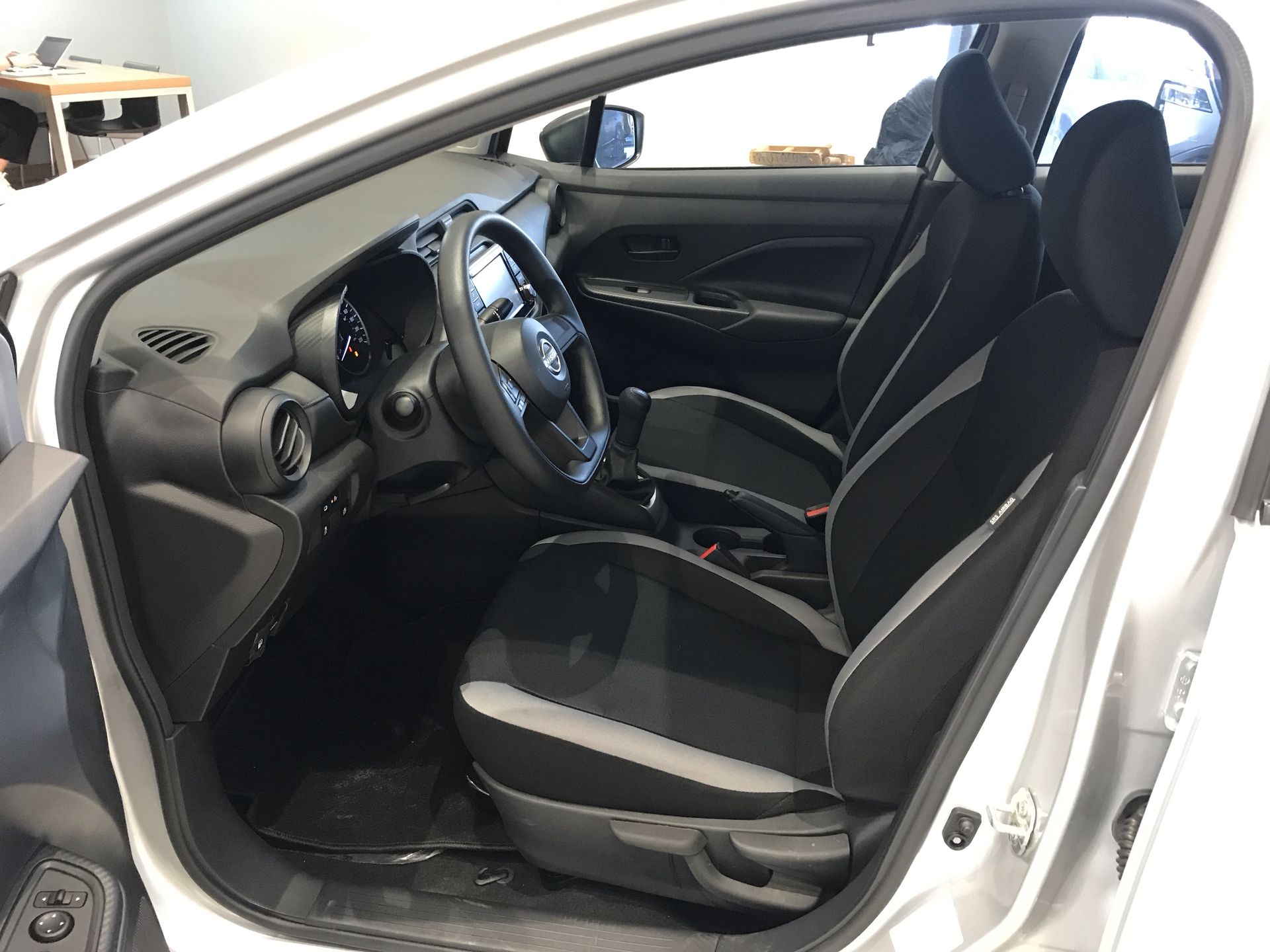 2025 Nissan VERSA SENSE MT 25