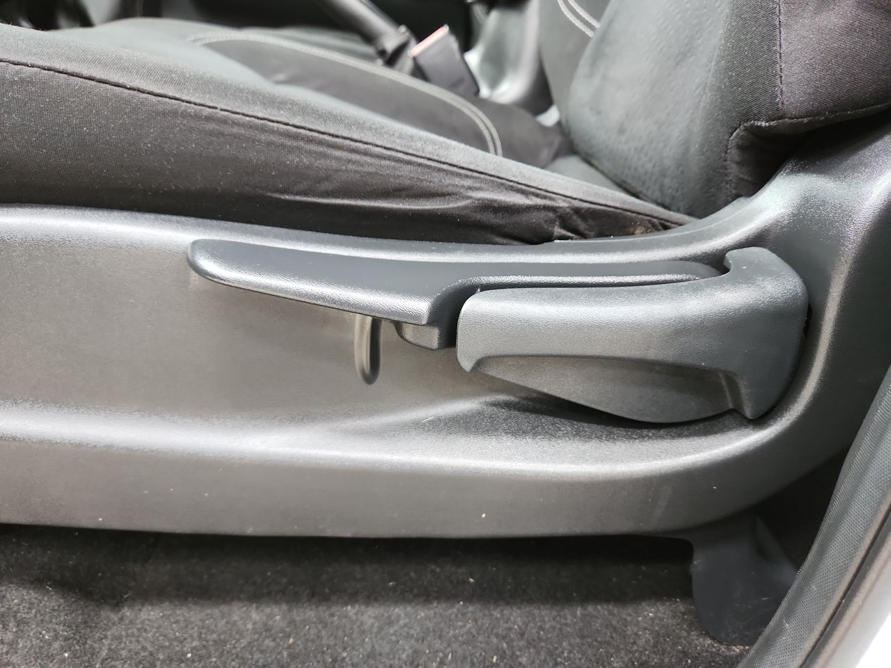 2020 Nissan FRONTIER DOBLE CABINA SE TM AC PAQ SEG 6VEL