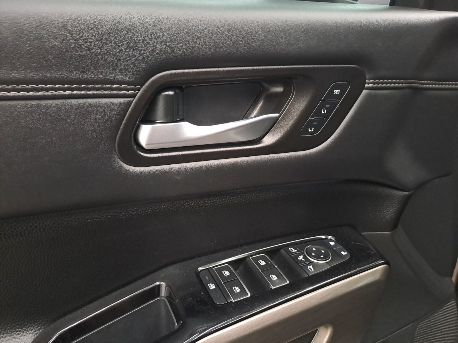 2025 Nissan PATHFINDER PATHFINDER PLATINUM 4WD