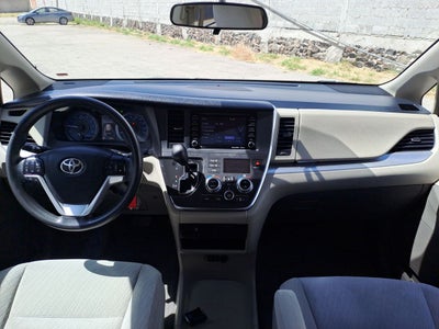 2018 Toyota SIENNA LE