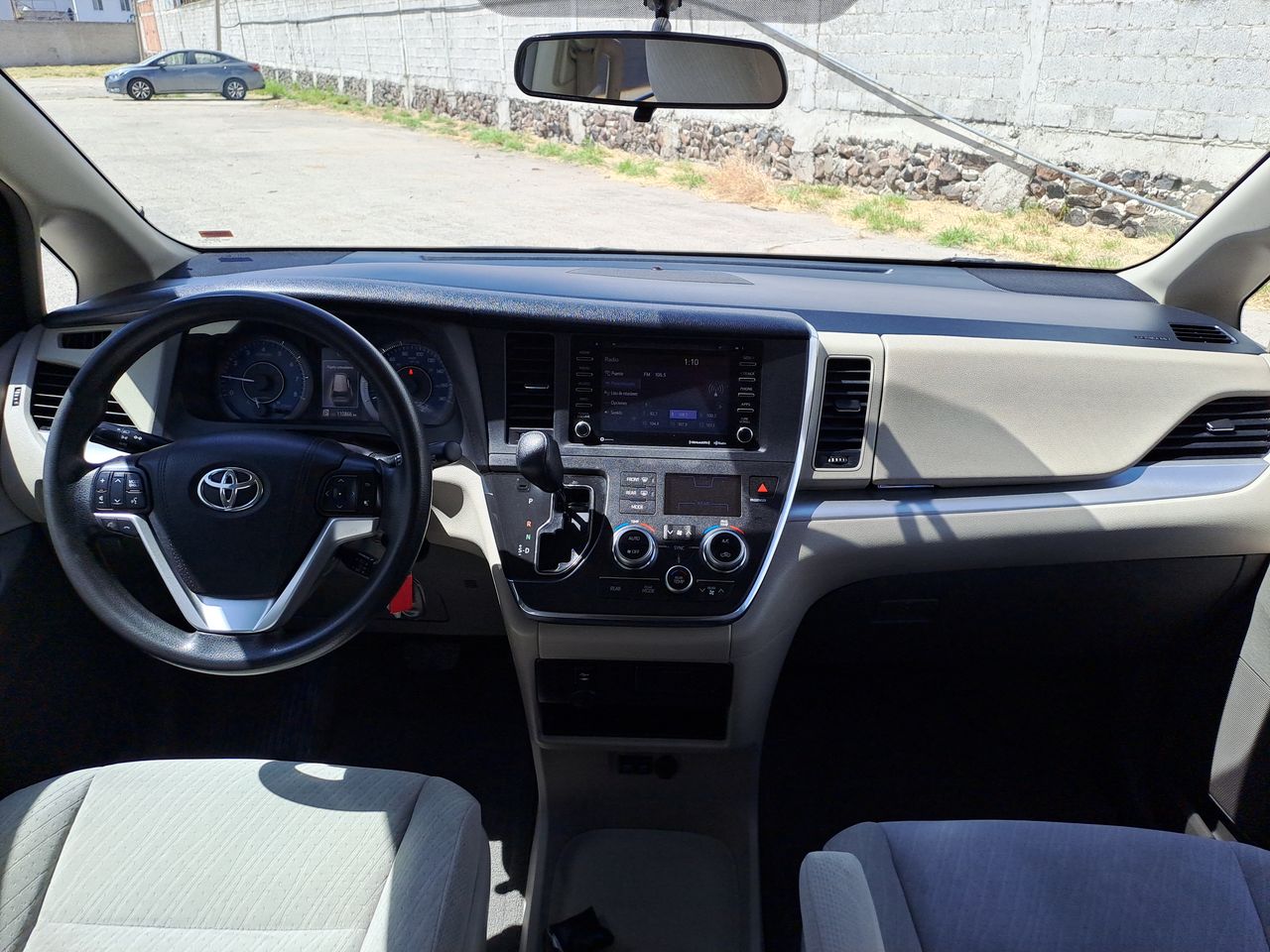 2018 Toyota SIENNA LE