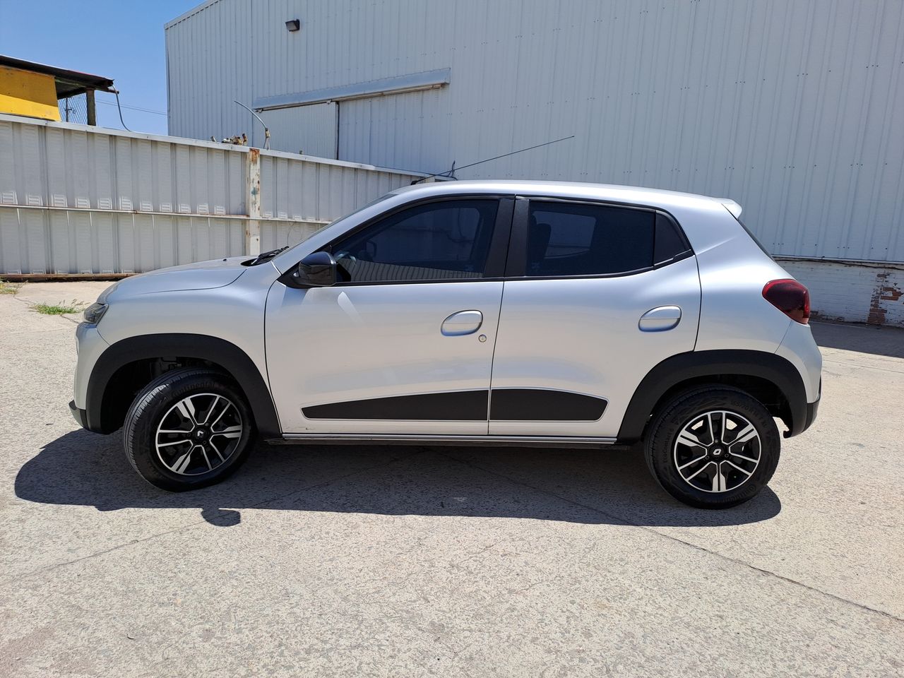 2024 RENAULT KWID ICONIC