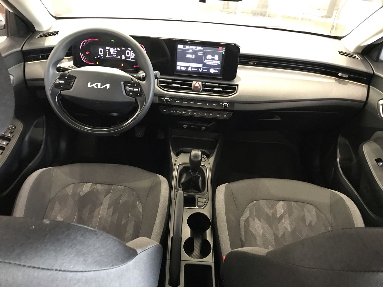 2024 Kia K3 K3 16L LX T/M SEDAN