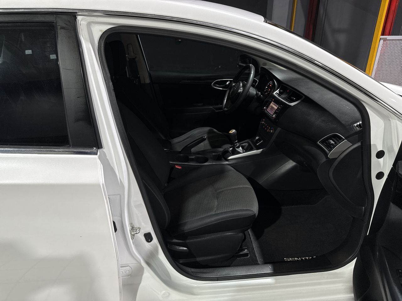 2017 Nissan SENTRA ADVANCE MT