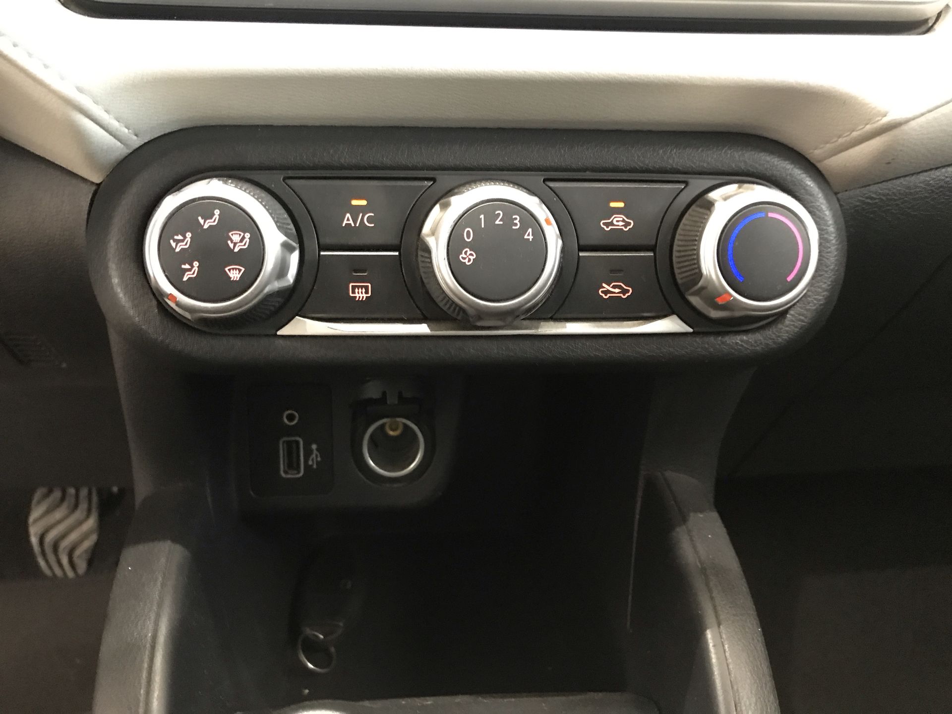 2022 Nissan VERSA ADVANCE MT 22