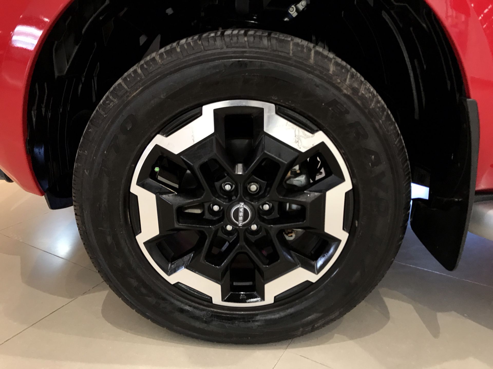 2023 Nissan FRONTIER PLATINUM LE TA 23