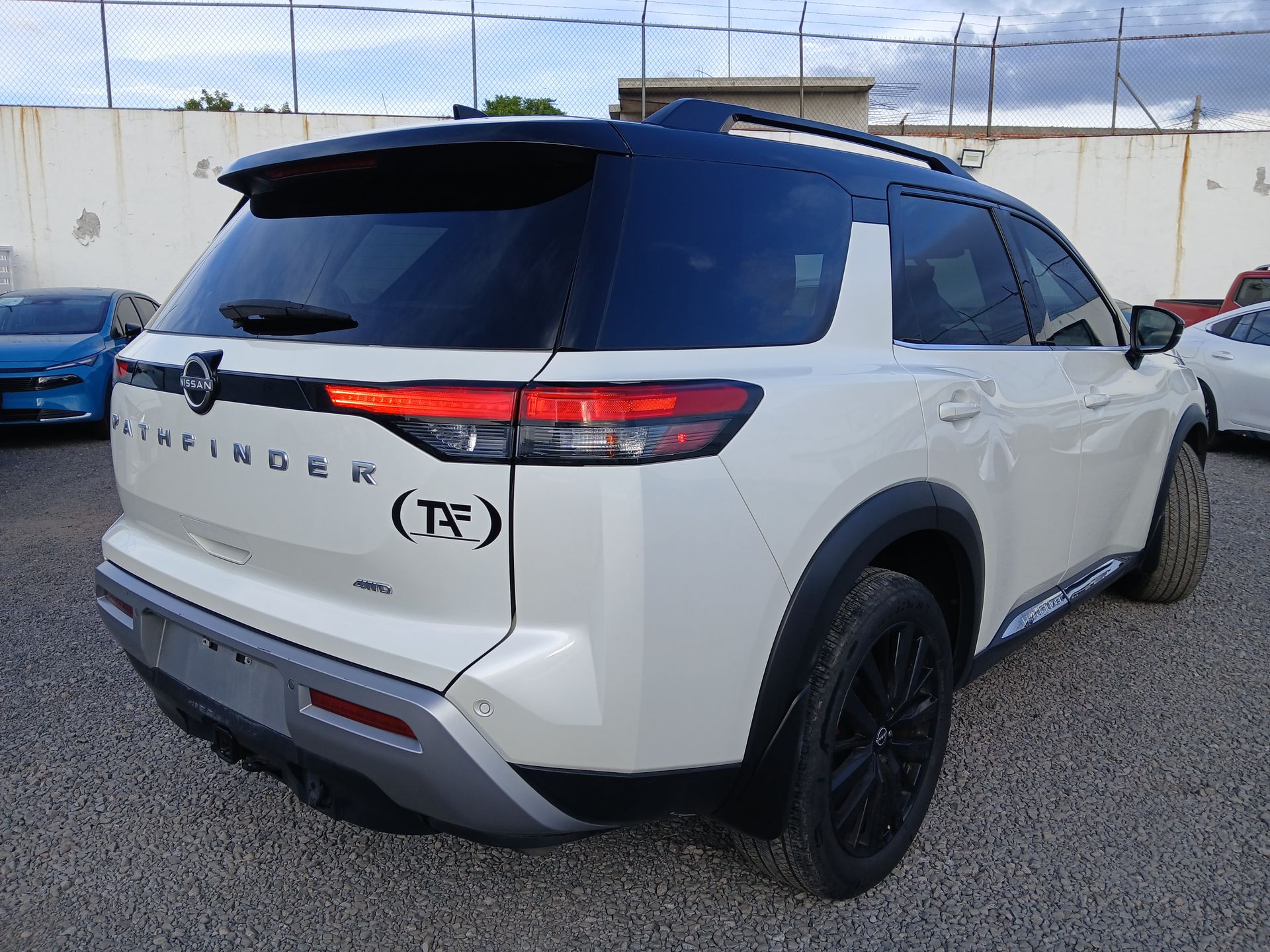 2024 Nissan PATHFINDER PLATINUM 4WD 24