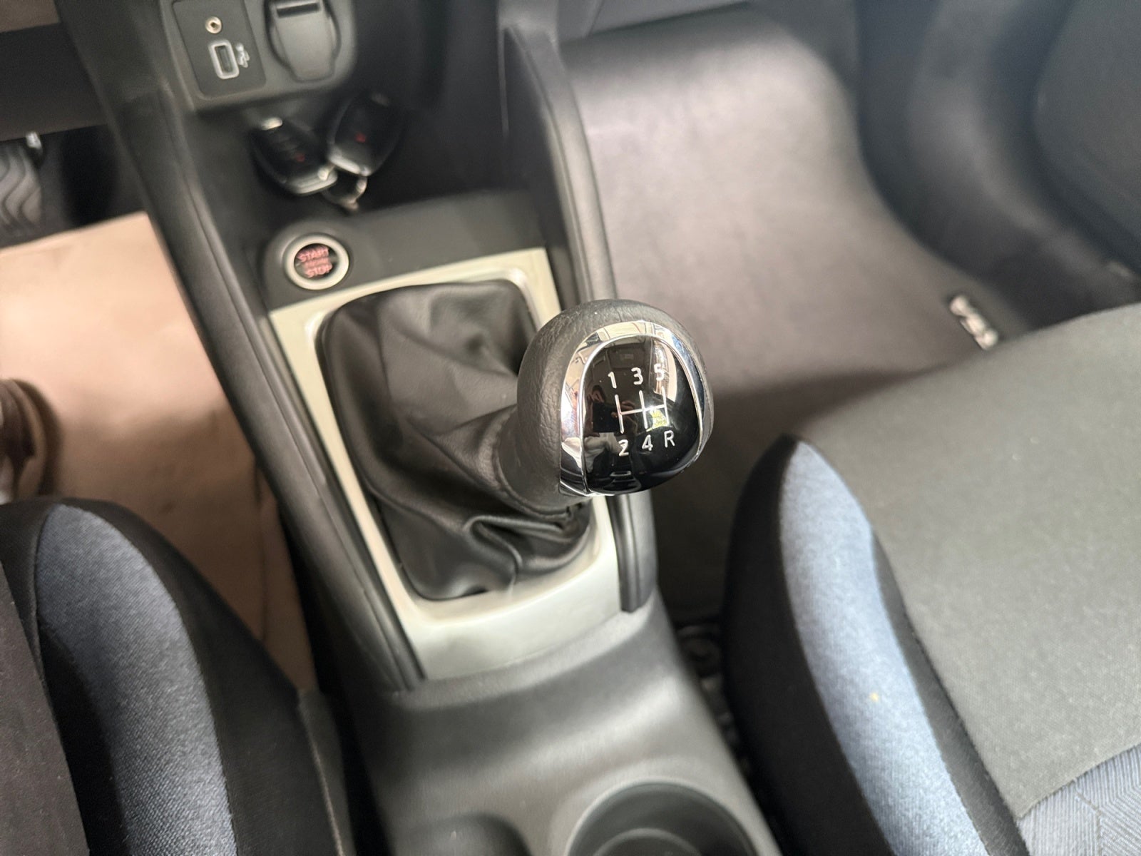 2024 Nissan VERSA ADVANCE MT 24
