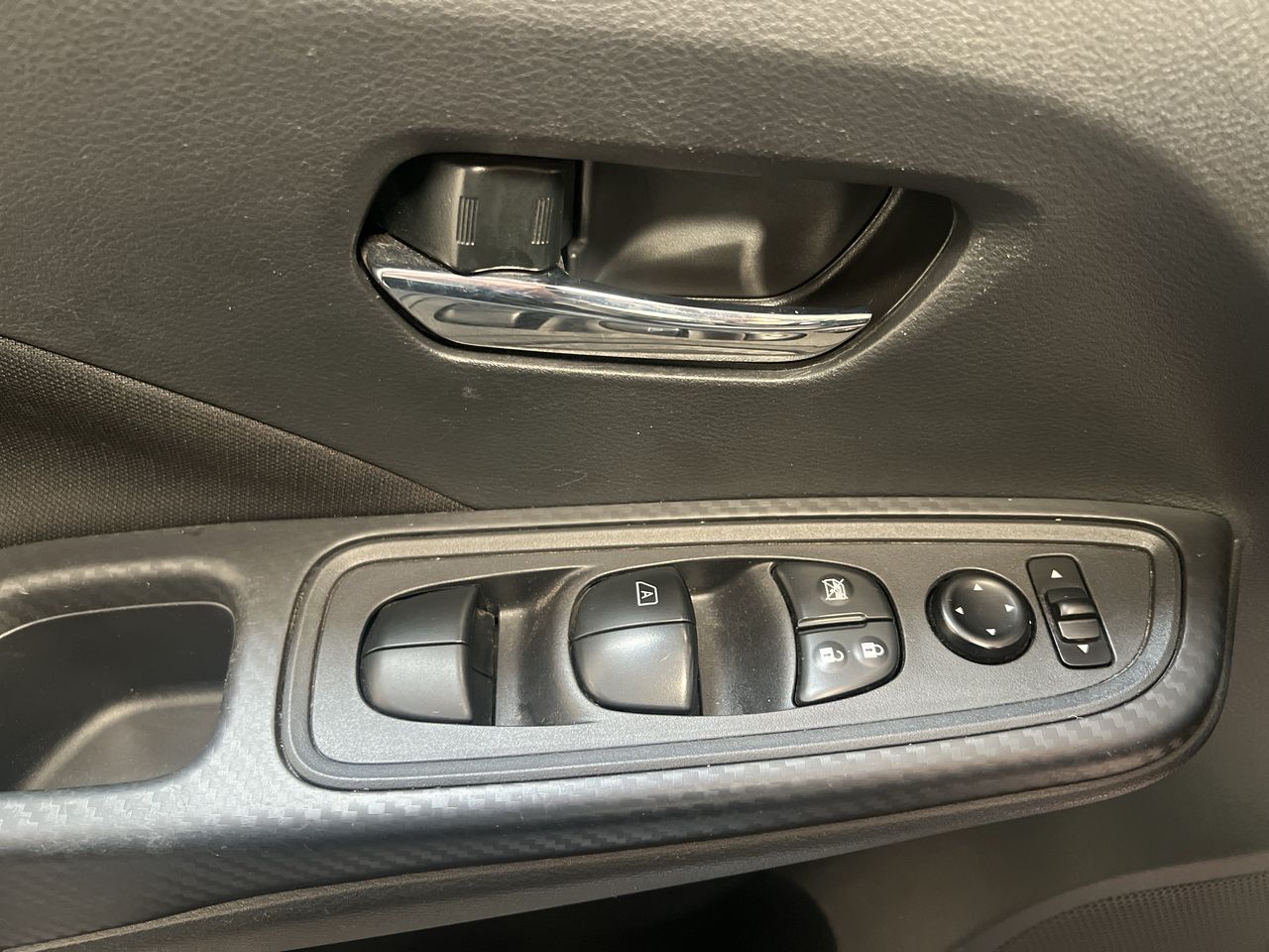 2021 Nissan VERSA ADVANCE MT 21