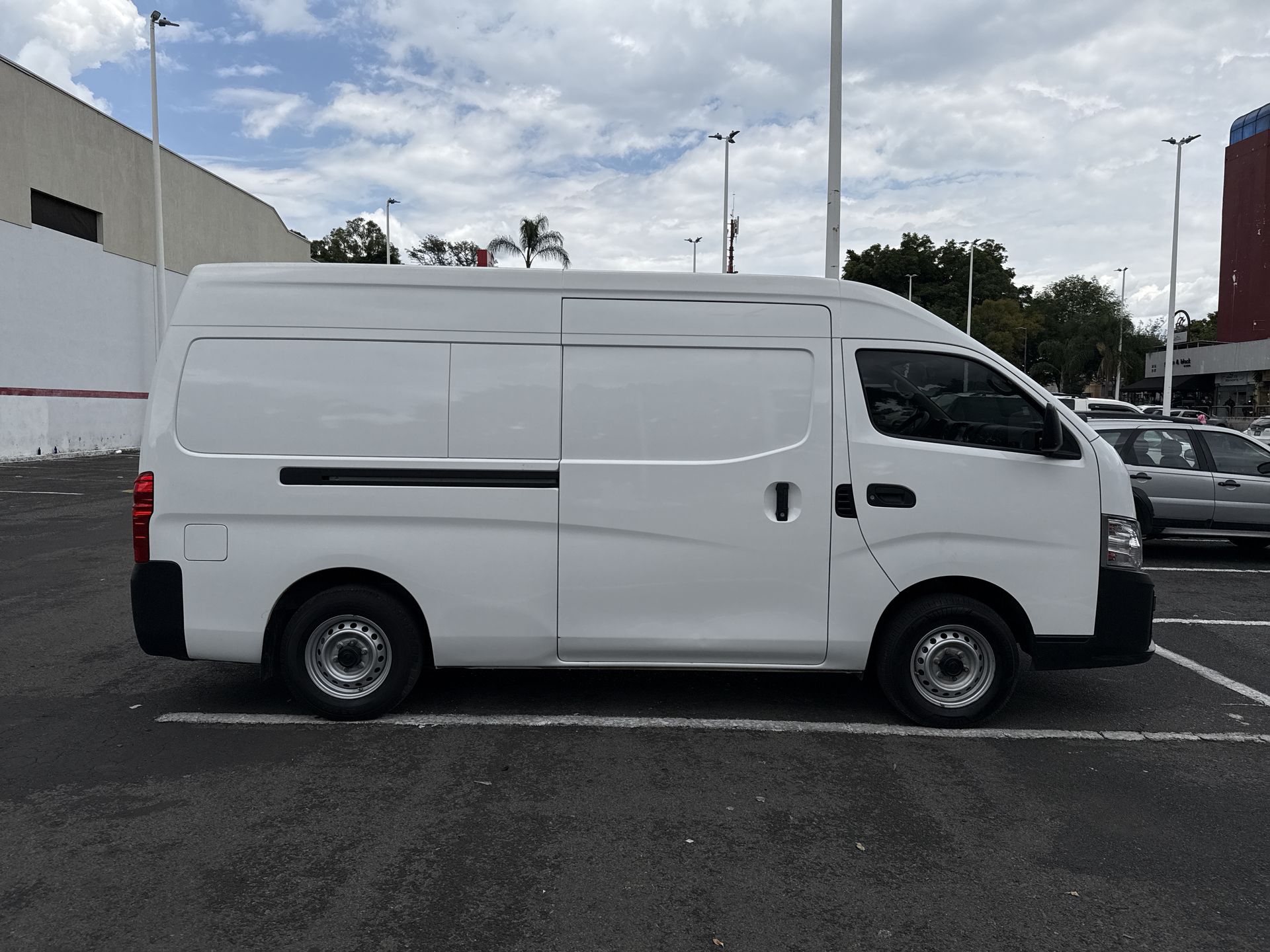 2023 Nissan NV350 URVAN PANEL AMPLIA AA 23