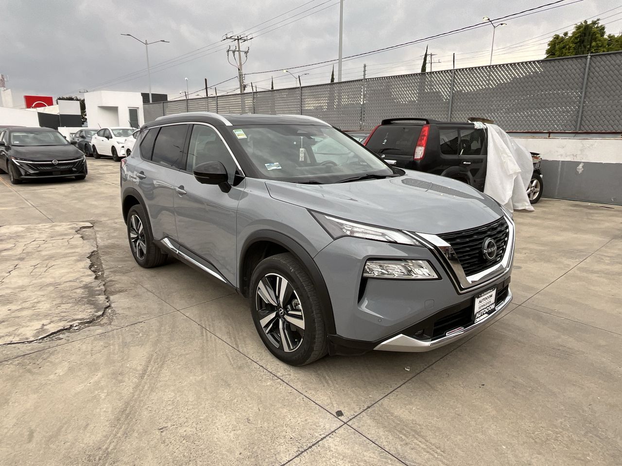 2023 Nissan X-TRAIL X-TRAIL 5 PUERTAS PLATINUM PLUS CVT 2.5LTS 2 ROW